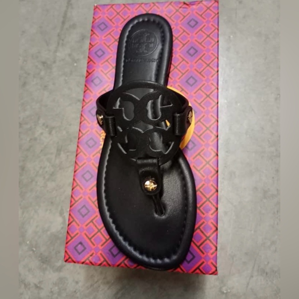 Black sandal size 7,5
